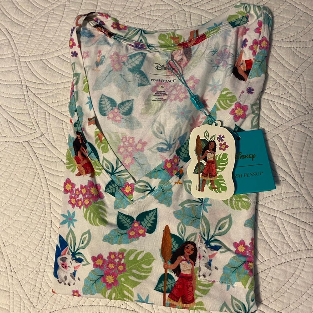 Posh Peanut Disney Moana Tropical Women’s V-neck, NWT, XS - Picture 3 of 4